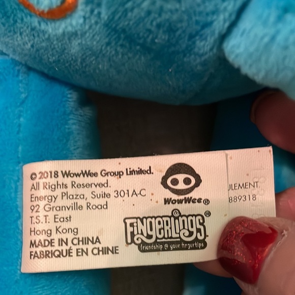 2 Fingerlings Big Blue 1 is Boris and the Aqua 1 is Ombré Ava. Both talk. - Picture 7 of 8